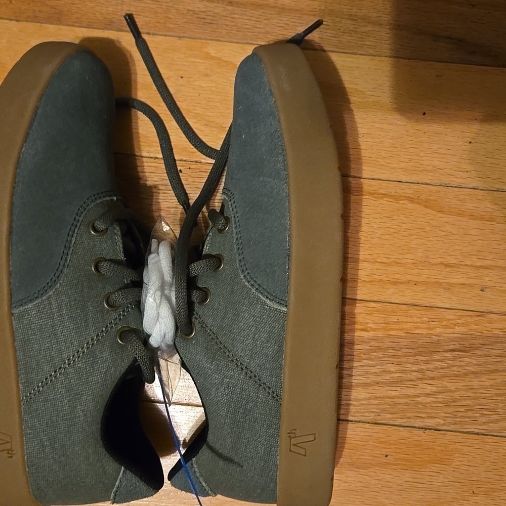 NWT Men's AREth PLUG Skate Shoes. Colors Greyish Green & Gum.Come in Var Sizes - Picture 8 of 10